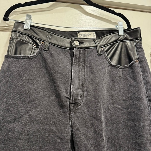Abercrombie Black Loose High Rise Jean‎ 31 Tall Black Leather Grunge Full Length - Picture 6 of 14
